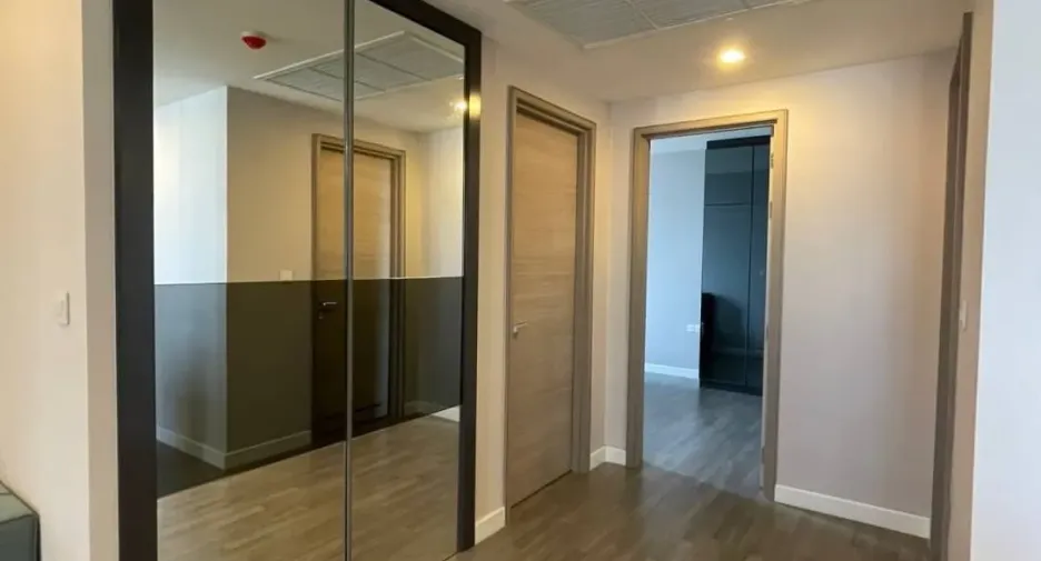 For rent 2 bedrooms condo in Bang Rak, Bangkok