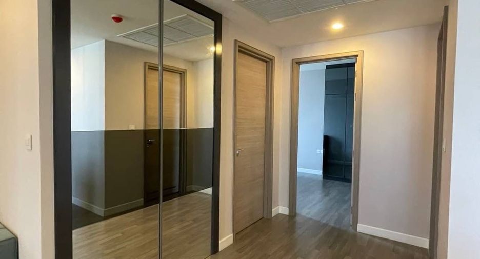 For rent 2 bedrooms condo in Bang Rak, Bangkok