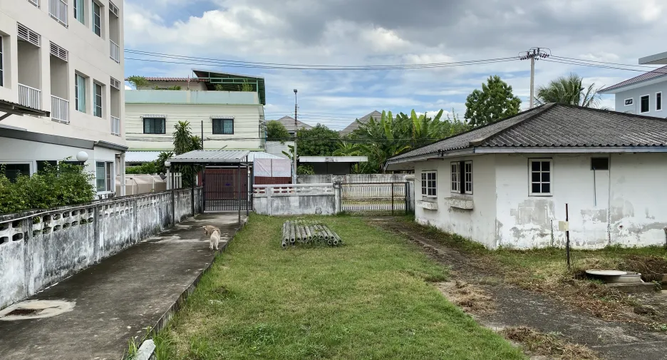 Casa en alquiler de 3 habitaciones en Mueang Samut Prakan, Samut Prakan