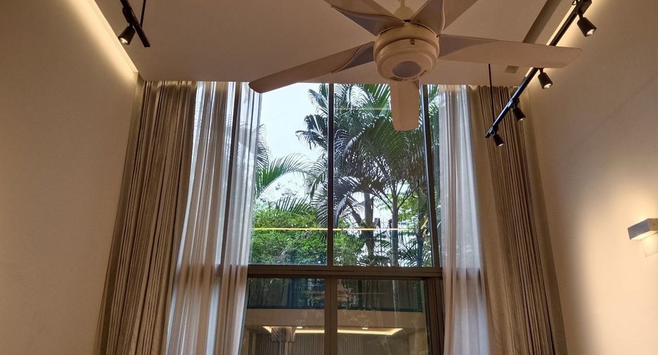 For rent 3 bedrooms condo in Watthana, Bangkok