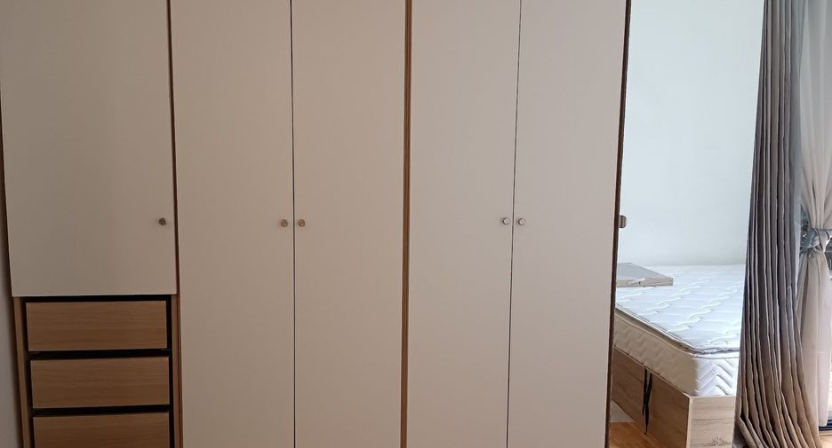 For rent 3 bedrooms condo in Watthana, Bangkok
