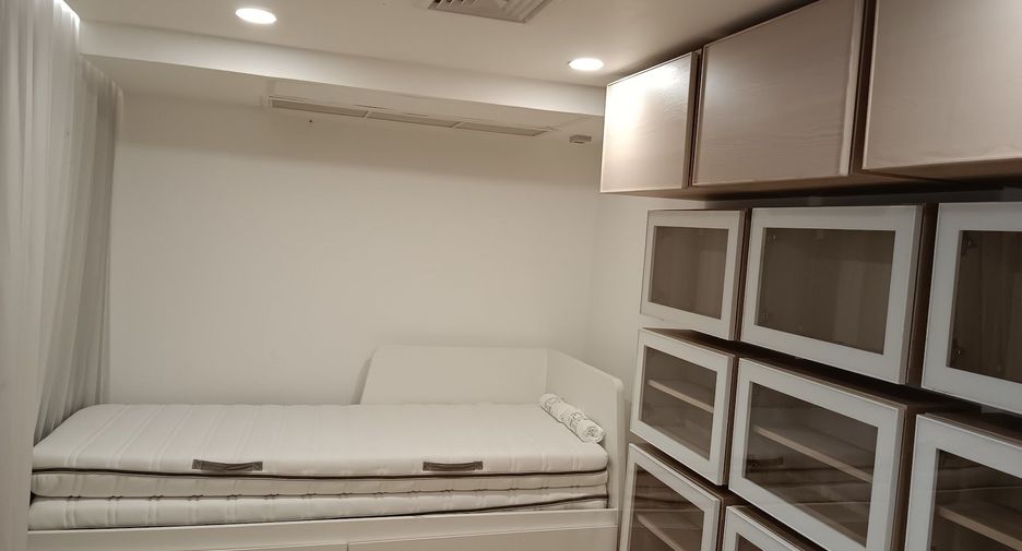 For rent 3 bedrooms condo in Watthana, Bangkok