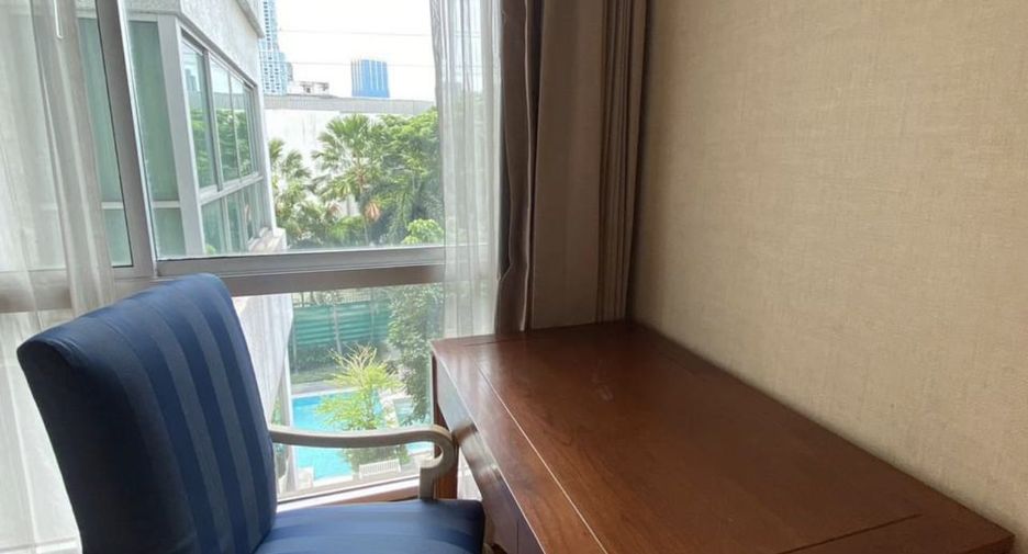 À louer 3 chambres condo à Lat Phrao, Bangkok