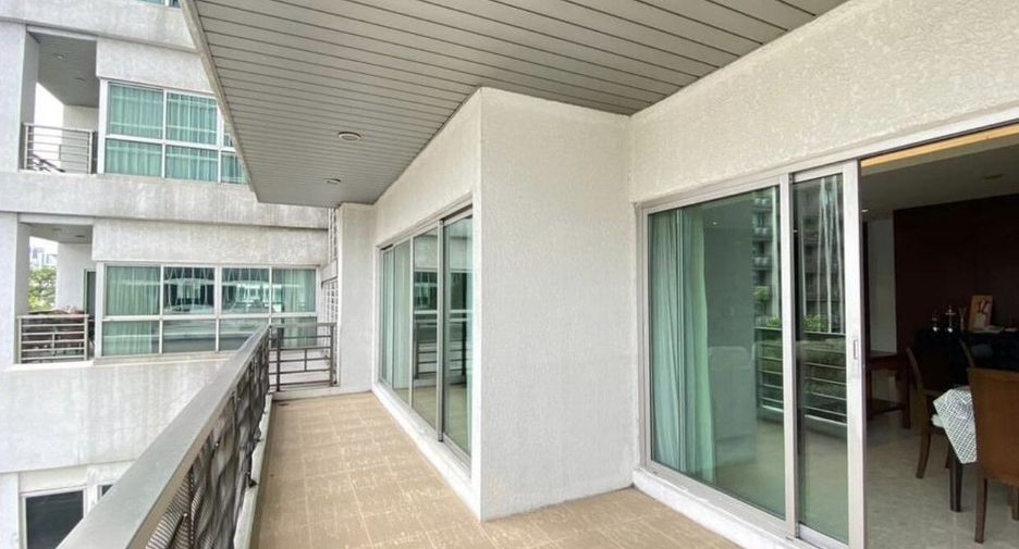 À louer 3 chambres condo à Lat Phrao, Bangkok