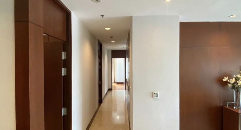 À louer 3 chambres condo à Lat Phrao, Bangkok