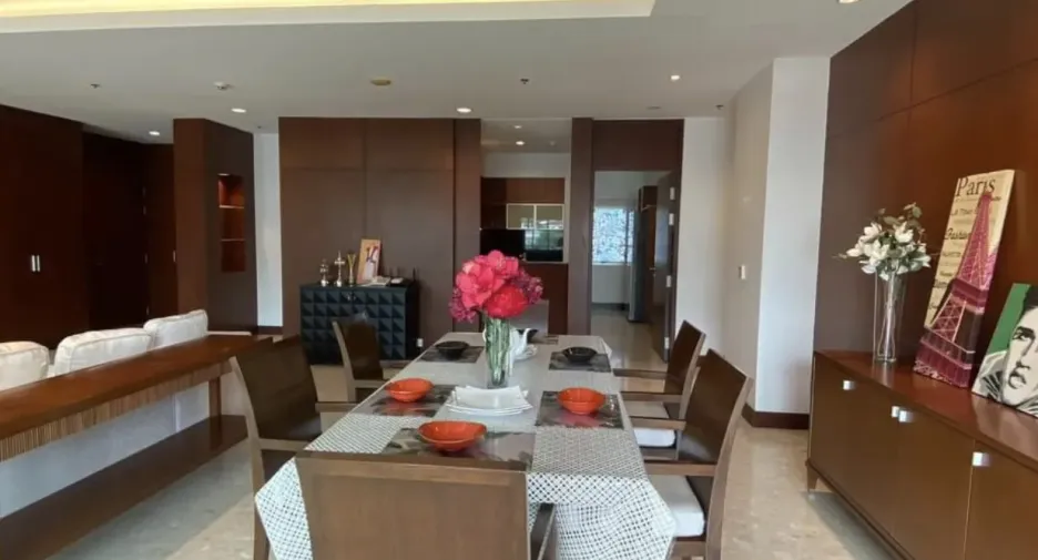 À louer 3 chambres condo à Lat Phrao, Bangkok