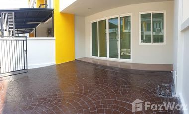 For rent 3 bedrooms townhouse in Lat Krabang, Bangkok