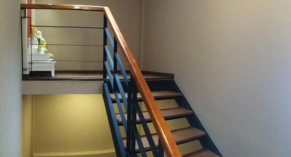 For rent 3 bedrooms townhouse in Lat Krabang, Bangkok