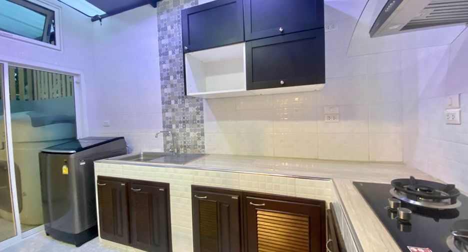 For rent 3 bedrooms townhouse in Bang Phli, Samut Prakan