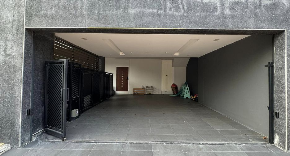 For rent 3 bedrooms house in Don Mueang, Bangkok