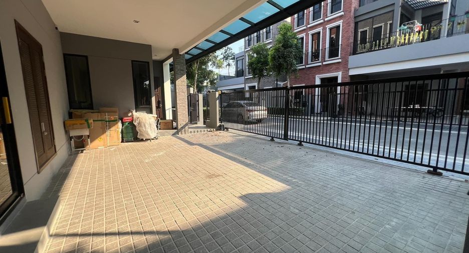 For rent 4 bedrooms house in Lat Phrao, Bangkok