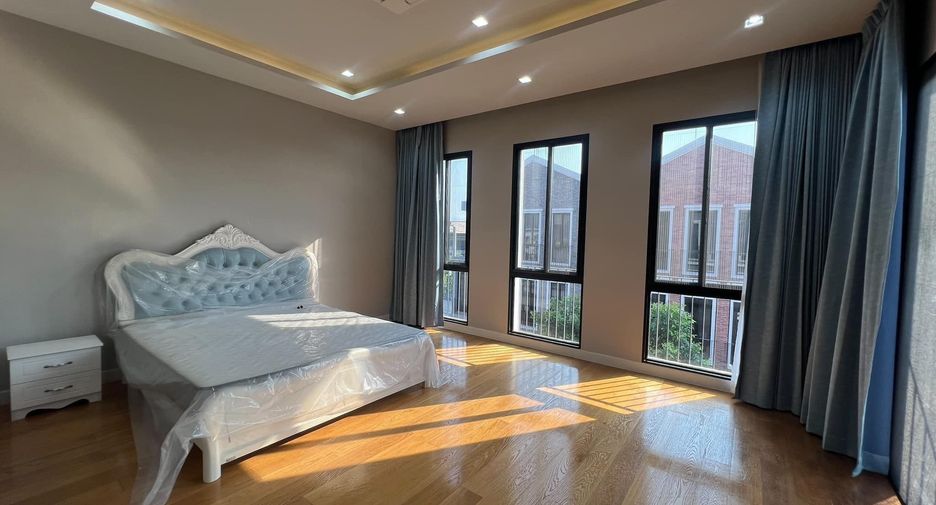 For rent 4 bedrooms house in Lat Phrao, Bangkok