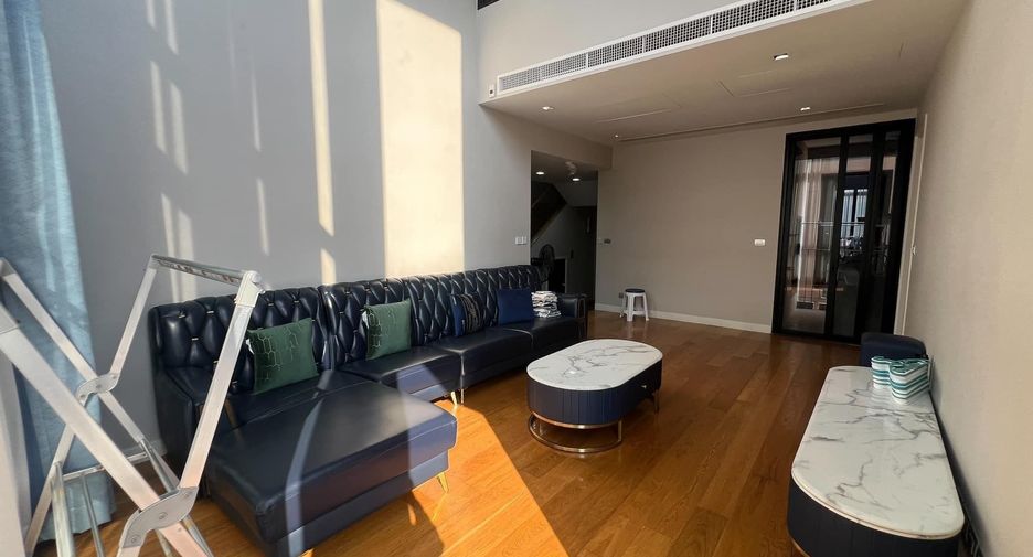 For rent 4 bedrooms house in Lat Phrao, Bangkok
