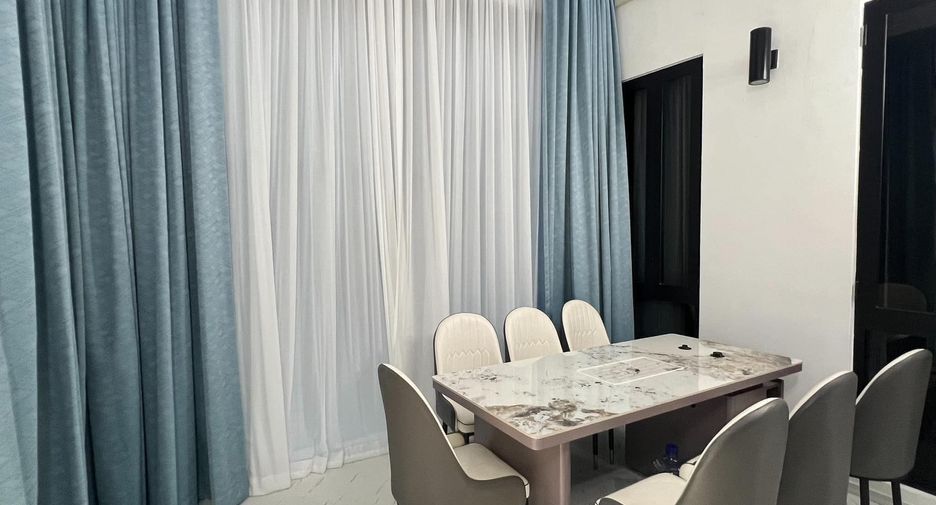For rent 4 bedrooms house in Lat Phrao, Bangkok