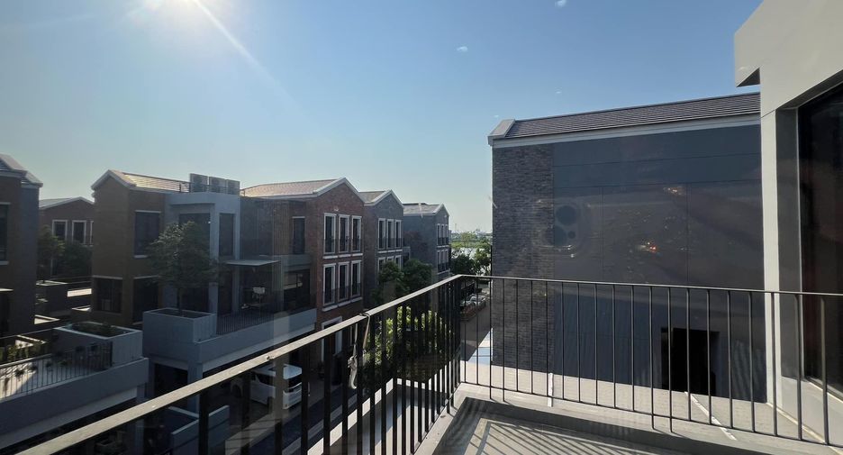 For rent 4 bedrooms house in Lat Phrao, Bangkok