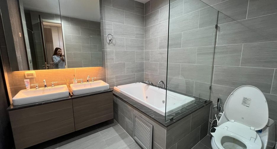 For rent 4 bedrooms house in Lat Phrao, Bangkok