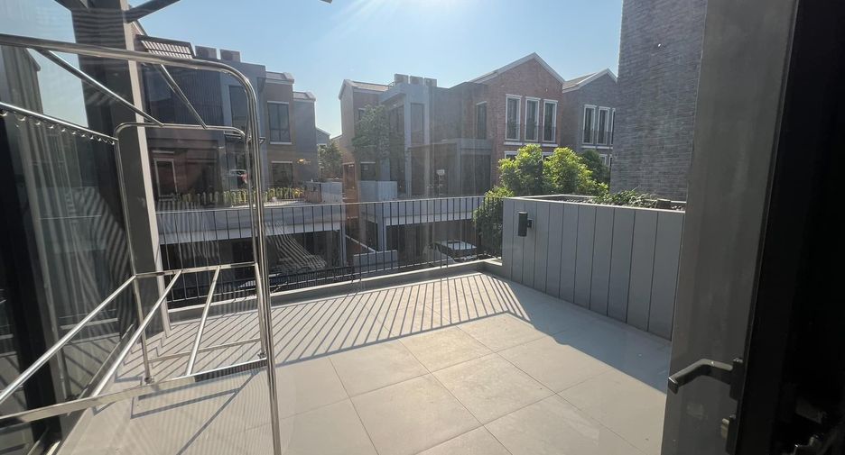 For rent 4 bedrooms house in Lat Phrao, Bangkok