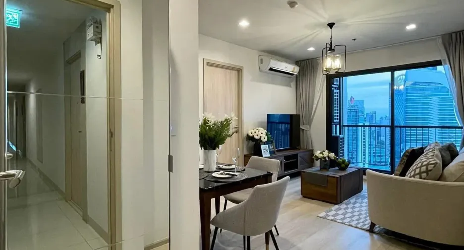For rent 2 bedrooms condo in Pathum Wan, Bangkok