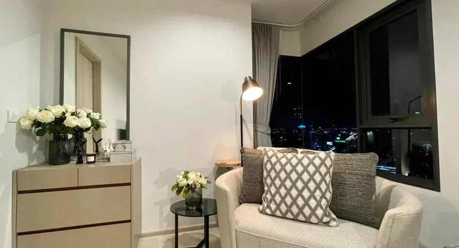 For rent 2 bedrooms condo in Pathum Wan, Bangkok