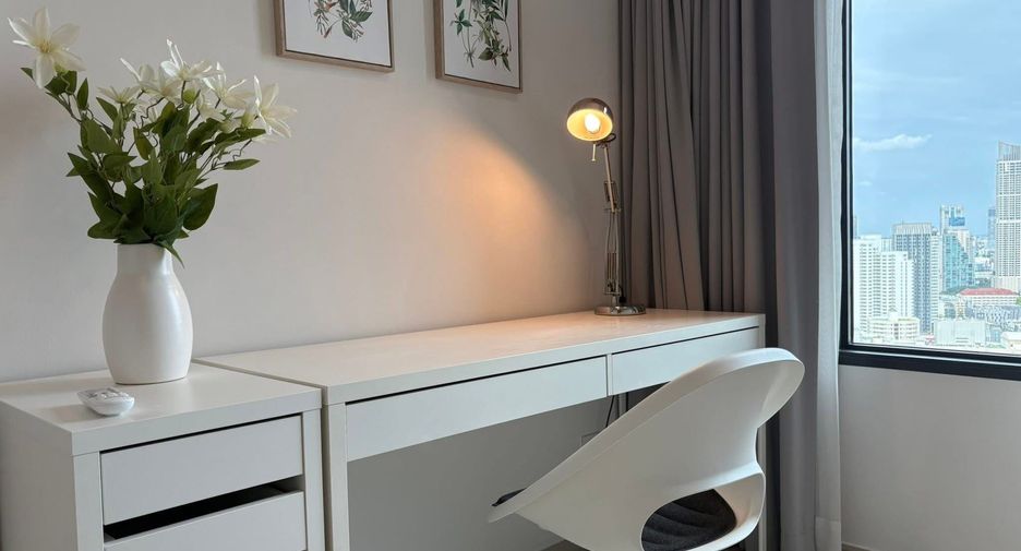 For rent 2 bedrooms condo in Pathum Wan, Bangkok
