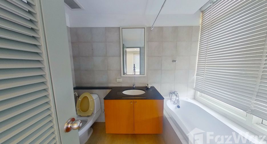 For rent 4 bedrooms condo in Watthana, Bangkok