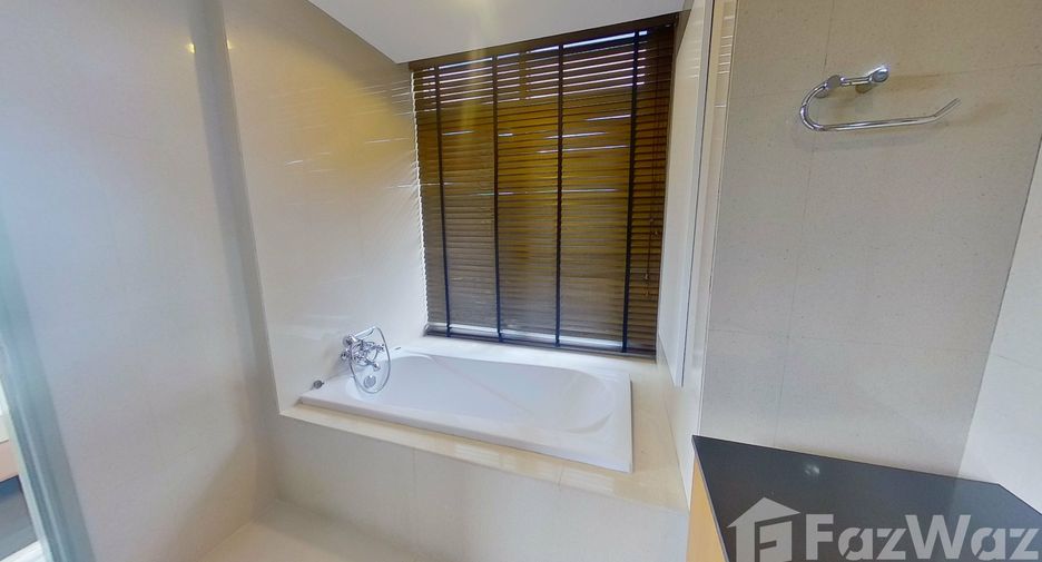 For rent 4 bedrooms condo in Watthana, Bangkok