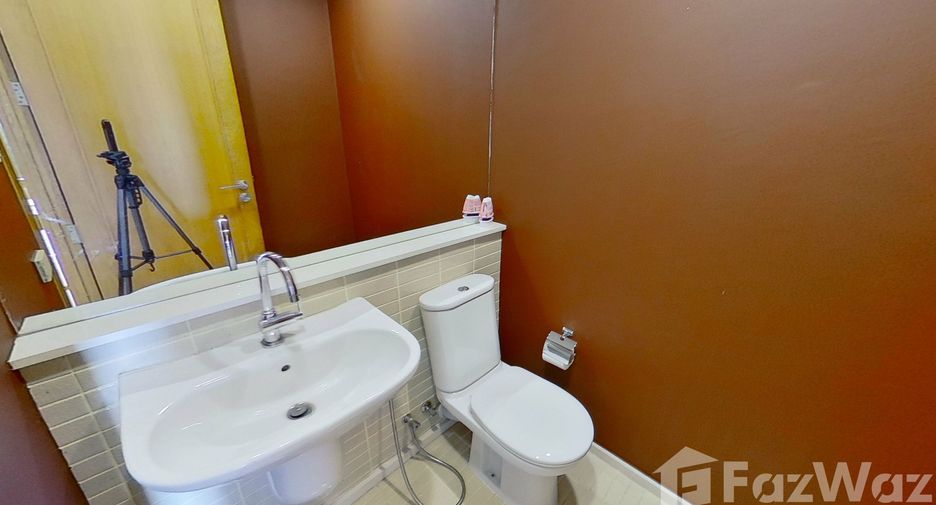 For rent 3 bedrooms condo in Yan Nawa, Bangkok