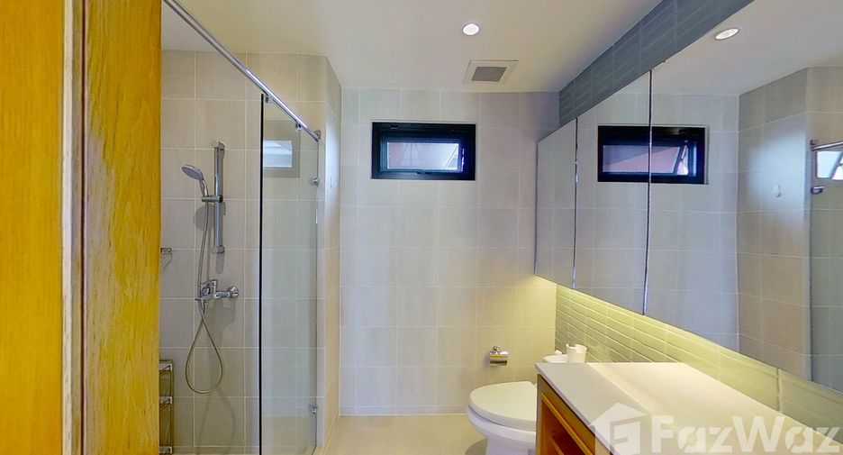 For rent 3 bedrooms condo in Yan Nawa, Bangkok