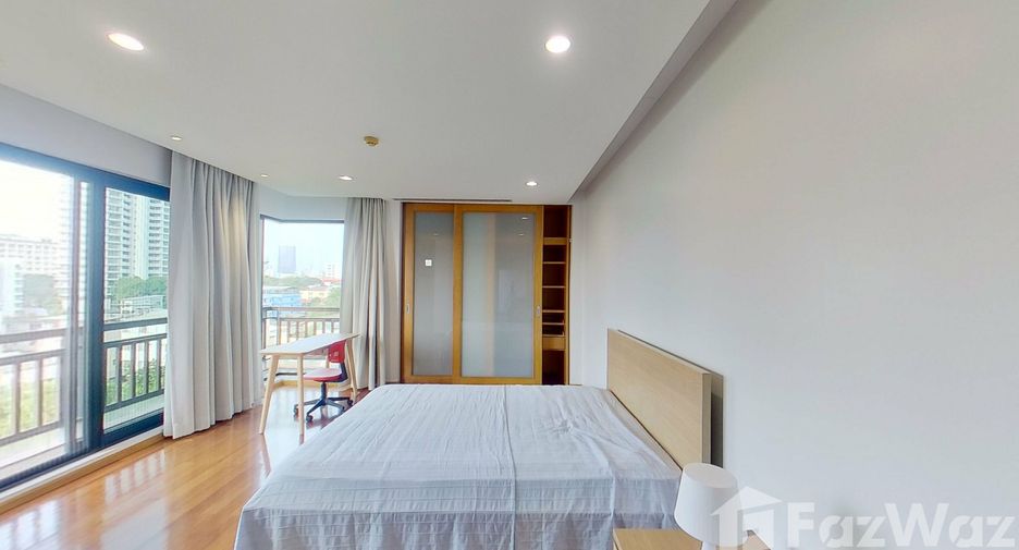 For rent 3 bedrooms condo in Yan Nawa, Bangkok