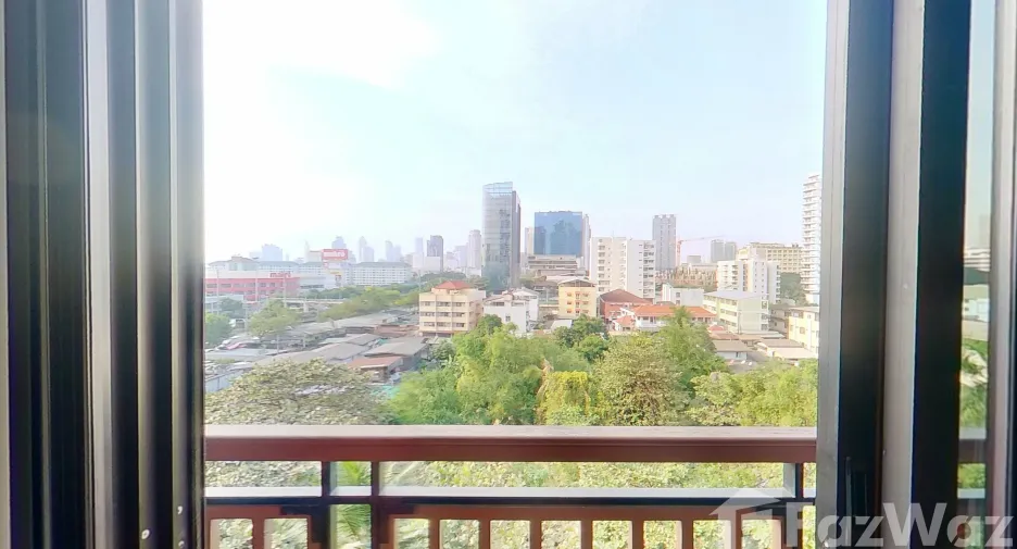 For rent 3 bedrooms condo in Yan Nawa, Bangkok