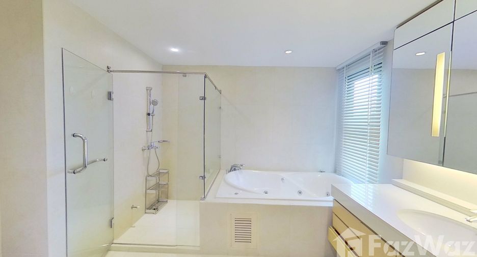 For rent 3 bedrooms condo in Yan Nawa, Bangkok