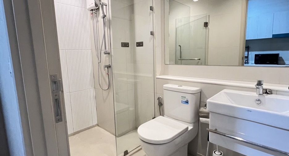 For rent studio condo in Pathum Wan, Bangkok
