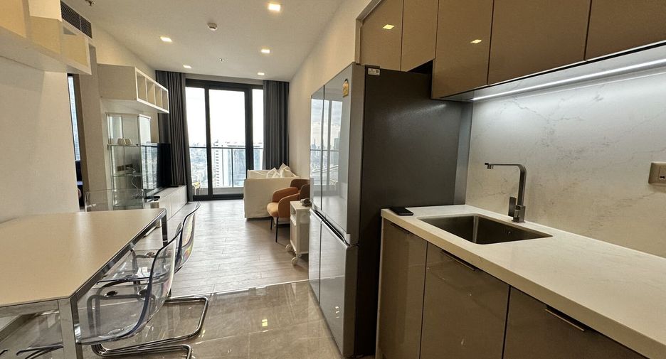 Condo en alquiler de 2 habitaciones en Huai Khwang, Bangkok