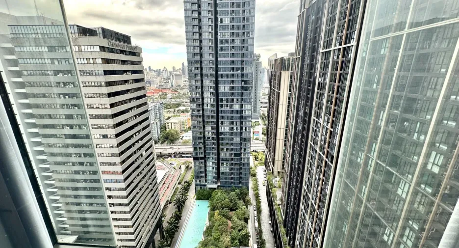 Condo en alquiler de 2 habitaciones en Huai Khwang, Bangkok