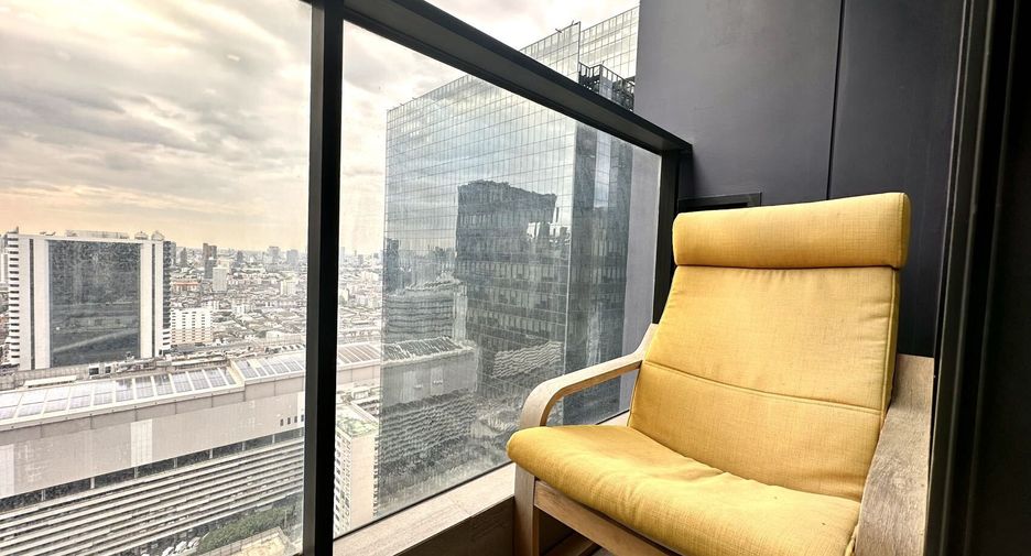 Condo en alquiler de 2 habitaciones en Huai Khwang, Bangkok