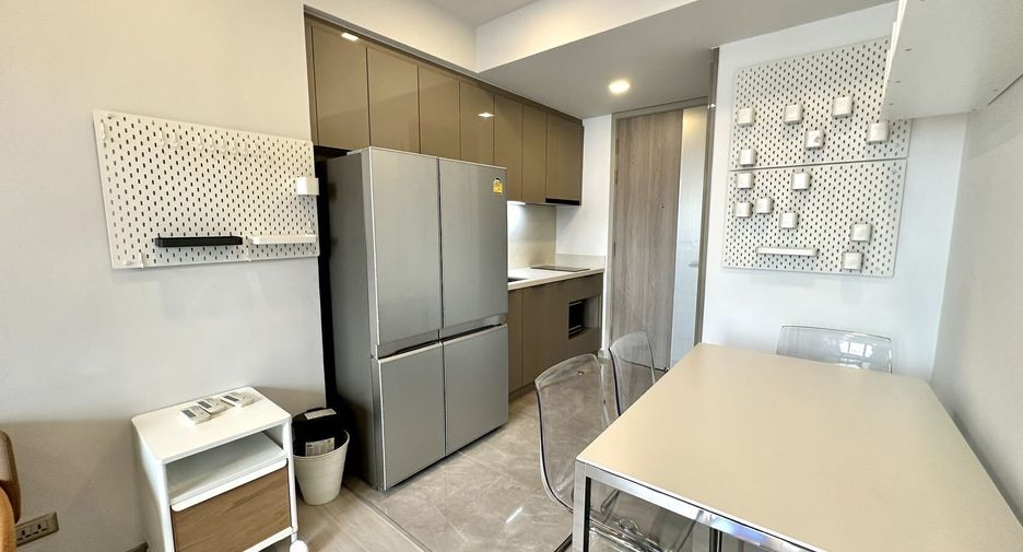 Condo en alquiler de 2 habitaciones en Huai Khwang, Bangkok
