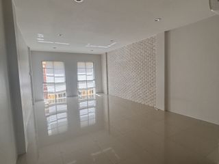 For rent 3 bedrooms townhouse in Bang Na, Bangkok