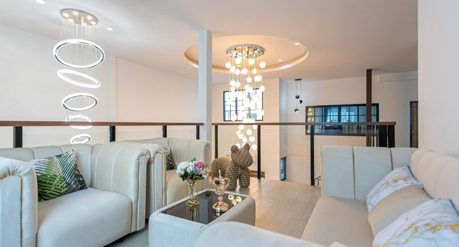 Casa en alquiler de 5 habitaciones en Chatuchak, Bangkok