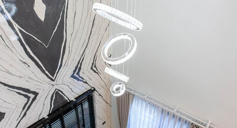 Casa en alquiler de 5 habitaciones en Chatuchak, Bangkok