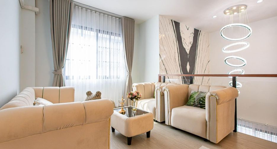 Casa en alquiler de 5 habitaciones en Chatuchak, Bangkok
