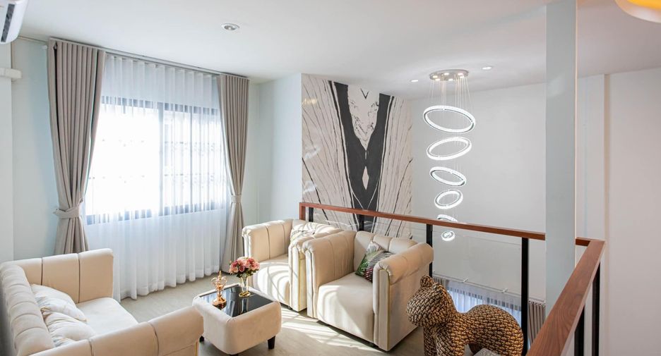 Casa en alquiler de 5 habitaciones en Chatuchak, Bangkok