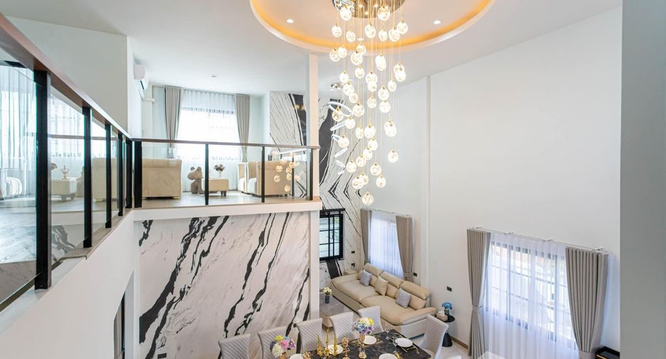 Casa en alquiler de 5 habitaciones en Chatuchak, Bangkok
