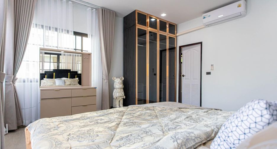 Casa en alquiler de 5 habitaciones en Chatuchak, Bangkok