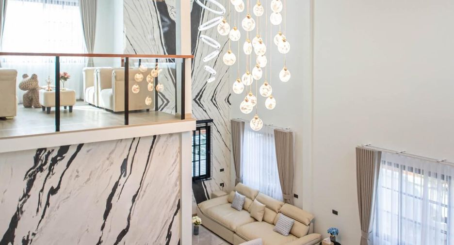 Casa en alquiler de 5 habitaciones en Chatuchak, Bangkok