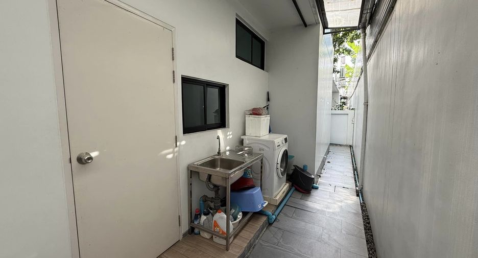 For rent 4 bedrooms house in Bueng Kum, Bangkok