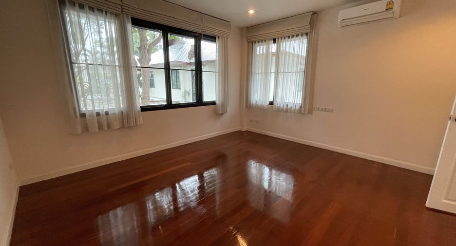 For rent 4 bedrooms villa in Yan Nawa, Bangkok