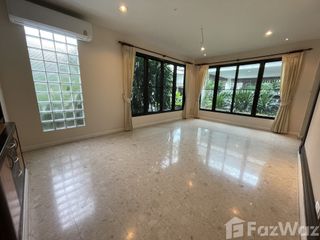 For rent 4 bedrooms villa in Yan Nawa, Bangkok