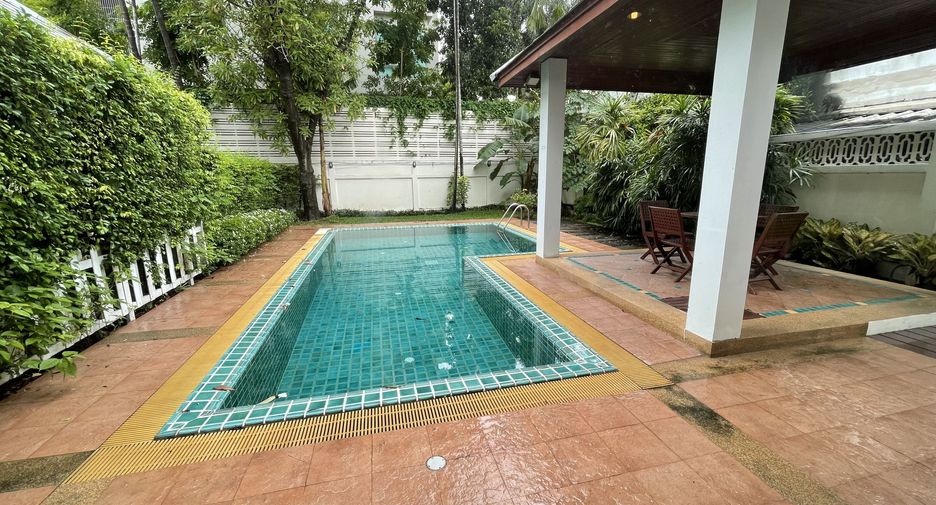 Villa en alquiler de 4 habitaciones en Yan Nawa, Bangkok