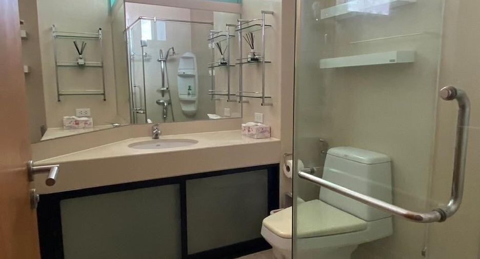 Condo en alquiler de 2 habitaciones en Bang Kho Laem, Bangkok