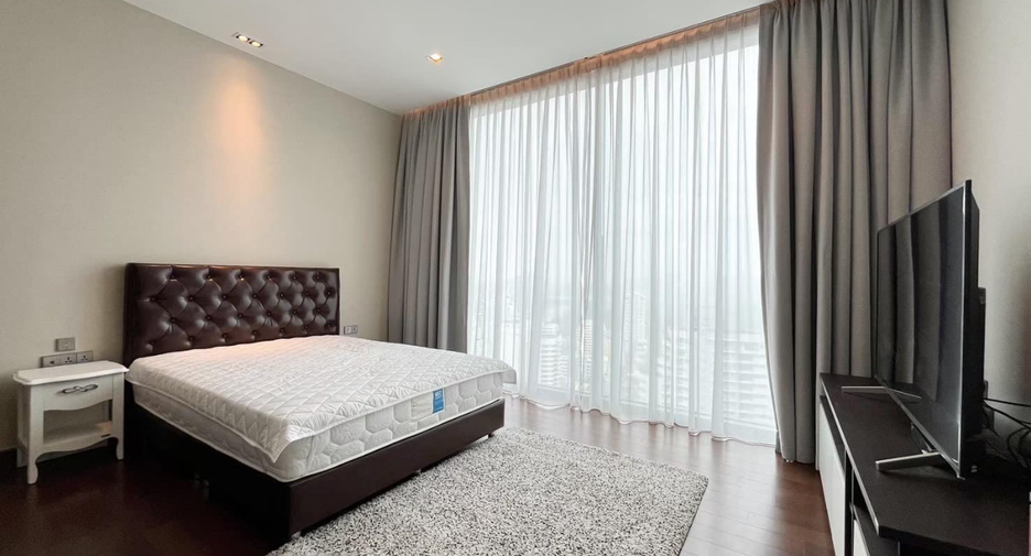 For rent 3 bedrooms condo in Khlong Toei, Bangkok